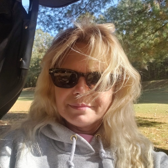 Meet your Posher, Karen - Picture 1 of 1